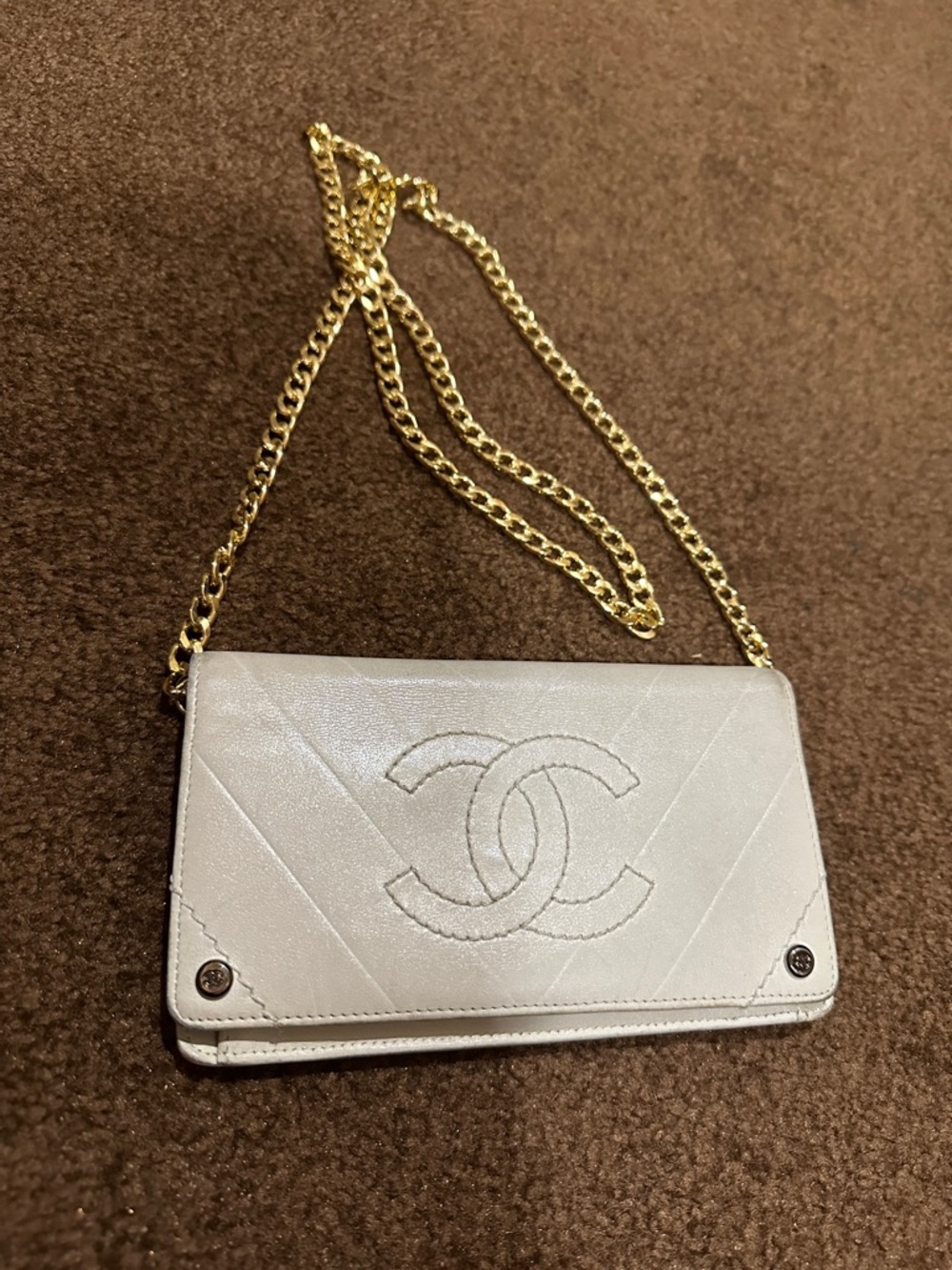CHANEL Oatmeal white family shade.  Quilted CC Logo Wallet